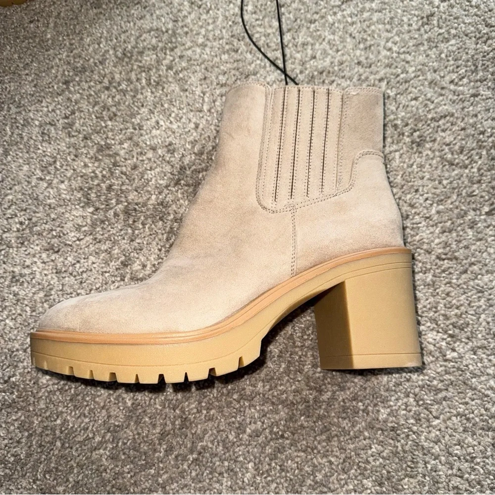 SOLD | NWT! Universal Thread - Women's Ankle Boots - Size 9, Tan/Cream - Picture 1 of 6